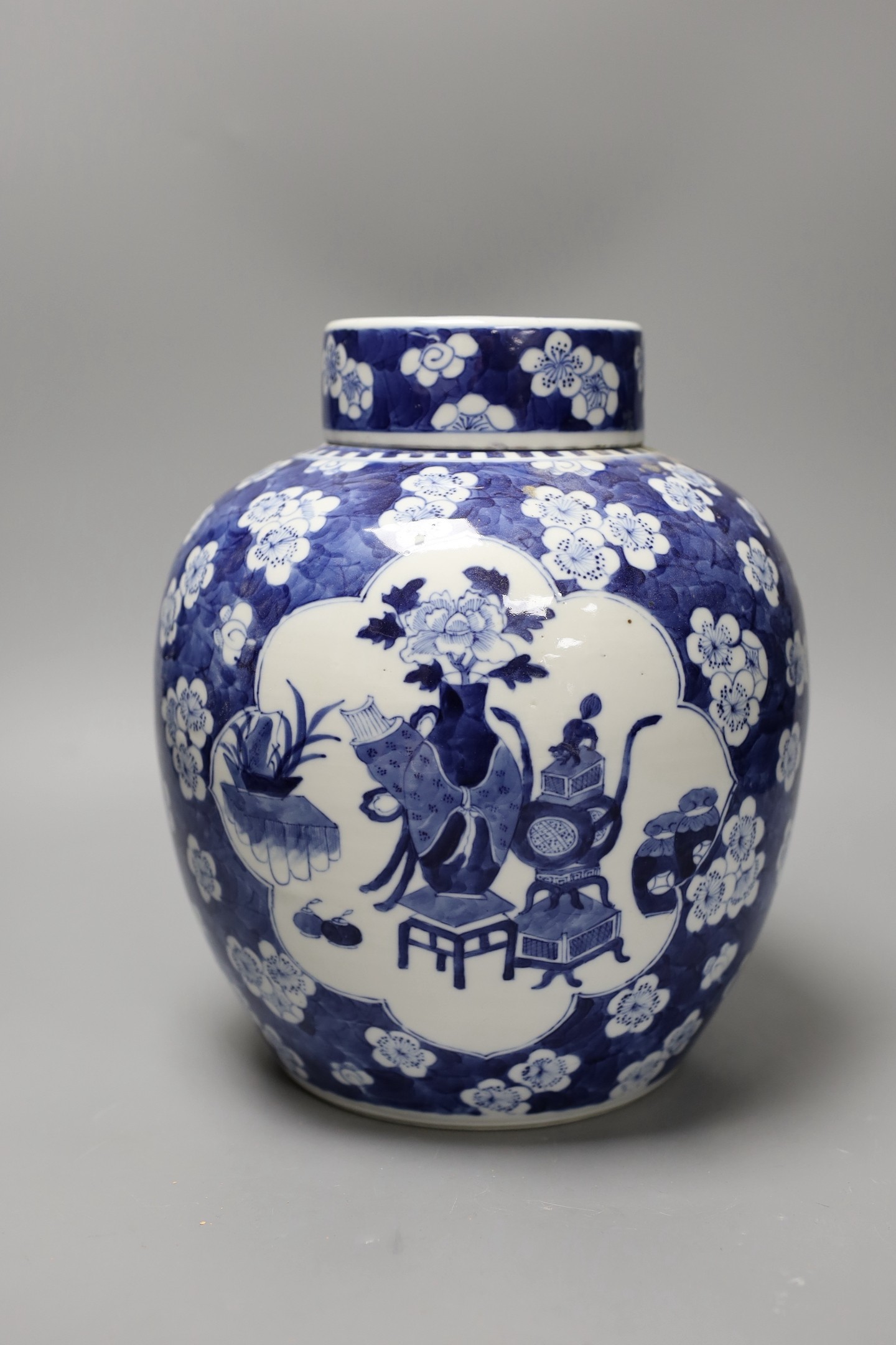 A large 19th century Chinese blue and white prunus jar and cover, 25cm